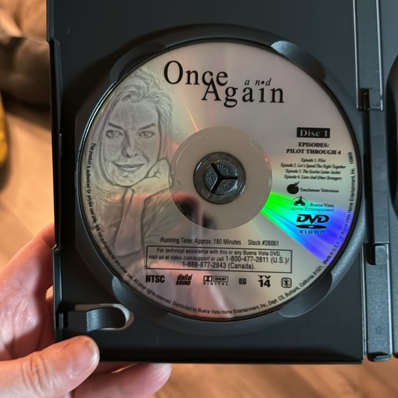 The complete first season, box set, DVD. - Picture 3 of 8